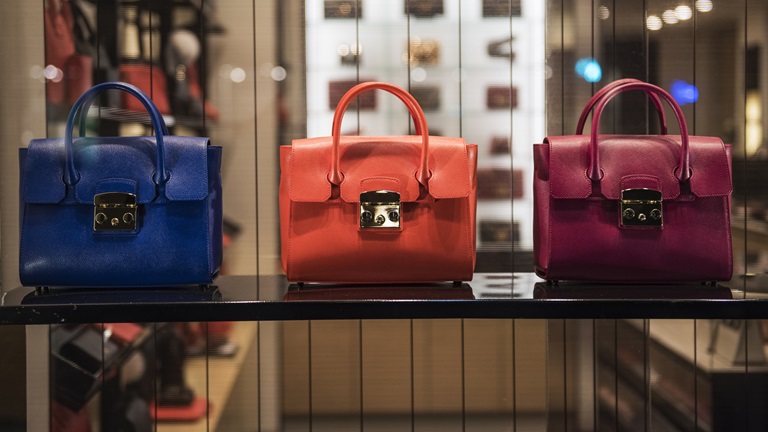 How to sell a luxury product