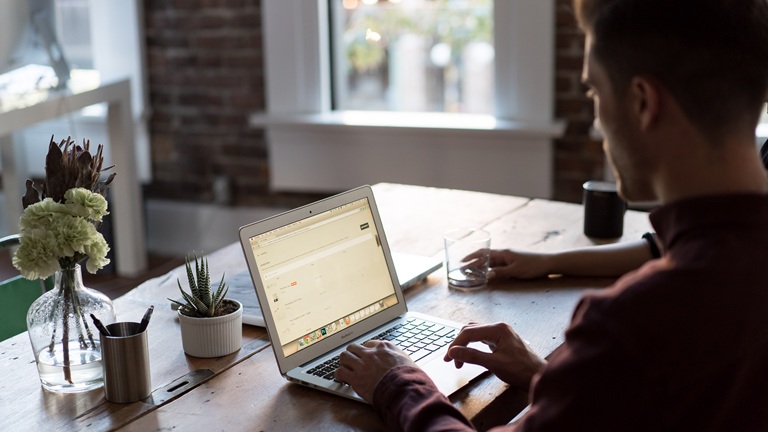 Multichannel marketer level 3 (Apprenticeships+)