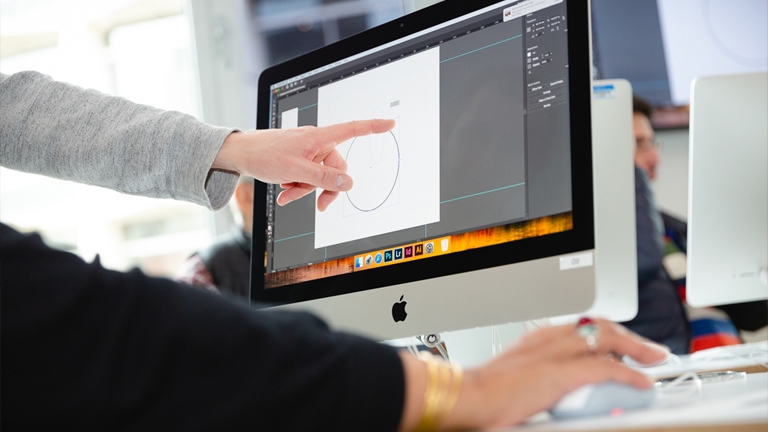 Digital skills for deaf people: Develop your skills to progress in work and life